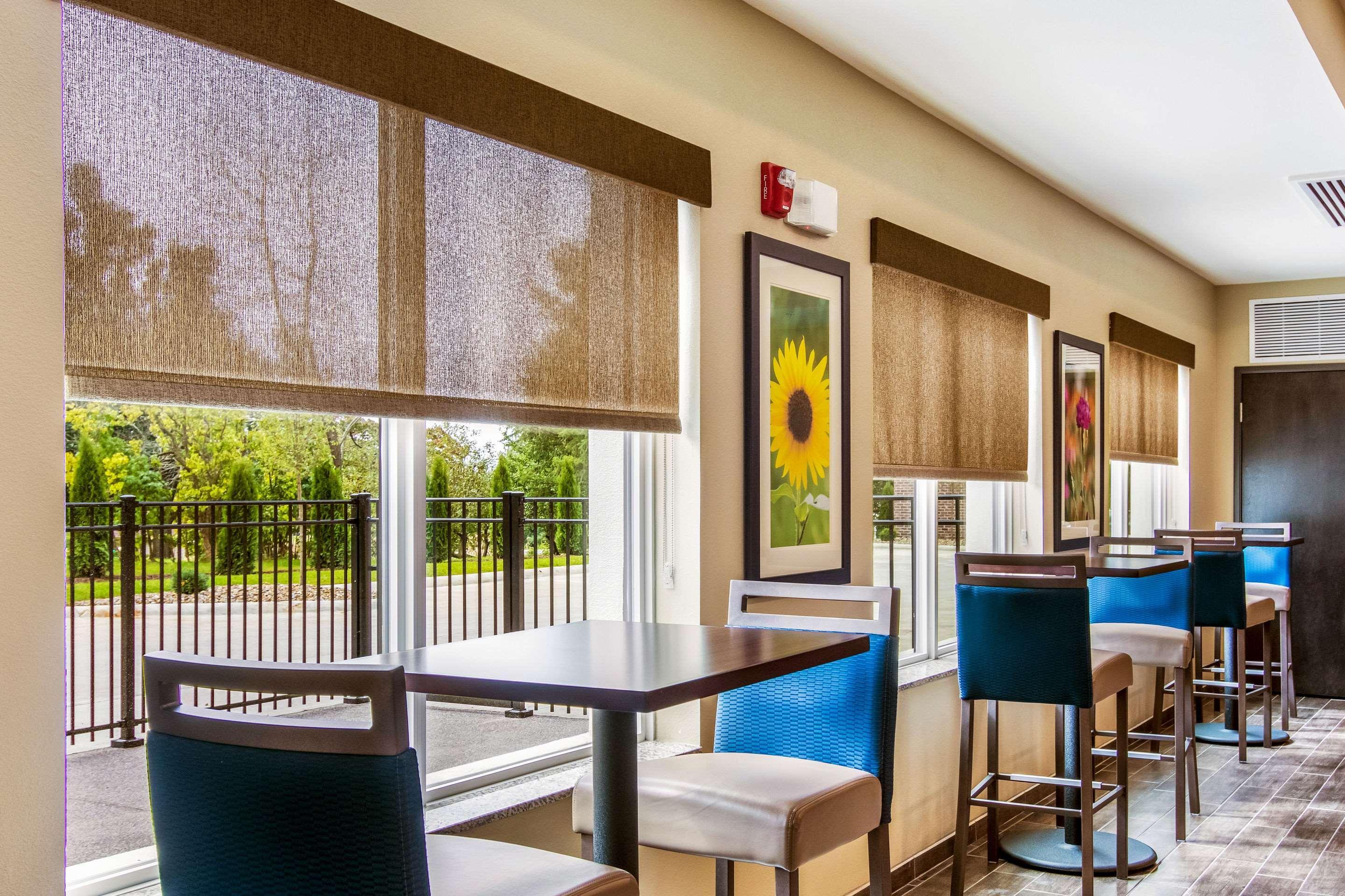 Comfort Suites Wooster Near University Campus Экстерьер фото