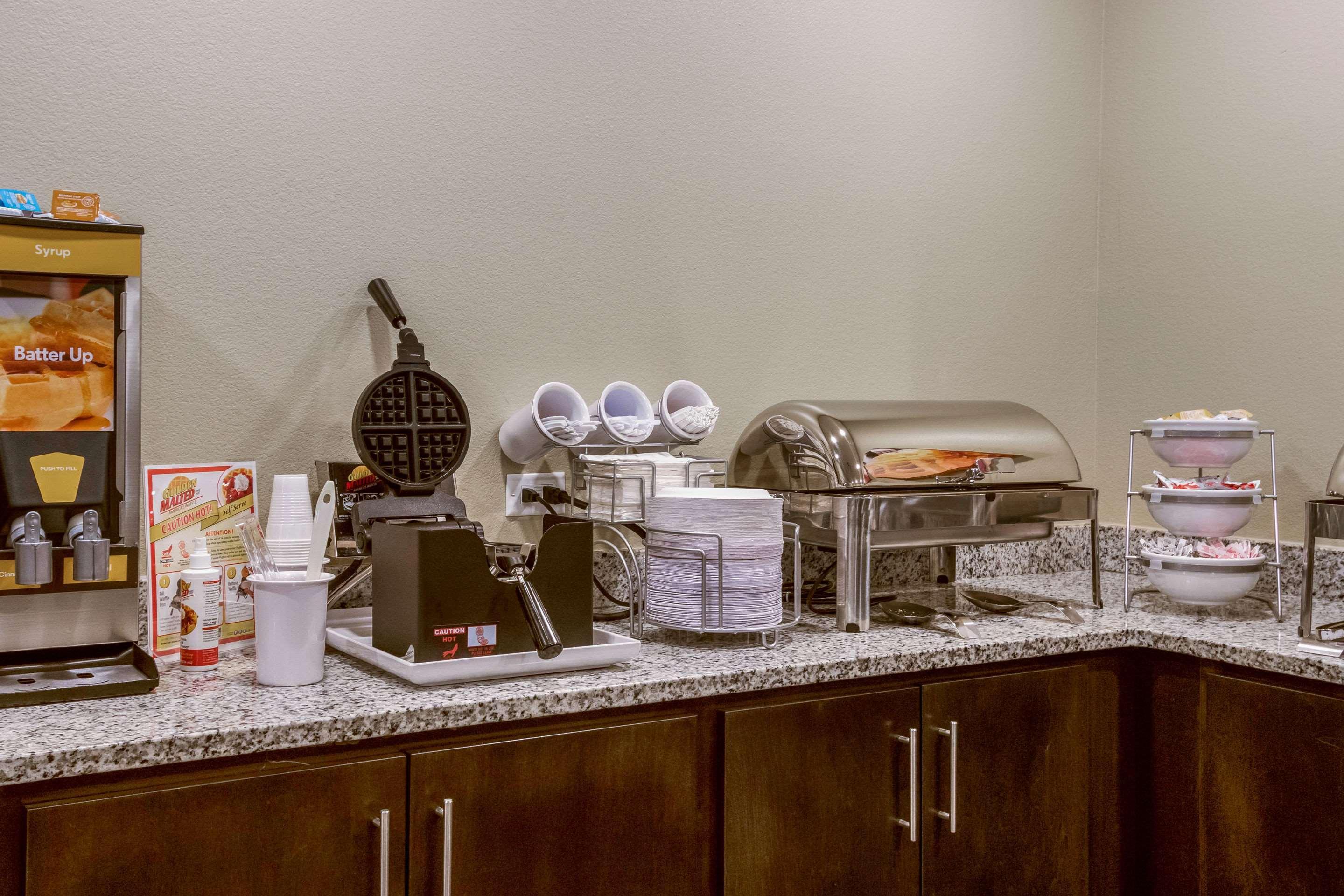 Comfort Suites Wooster Near University Campus Экстерьер фото